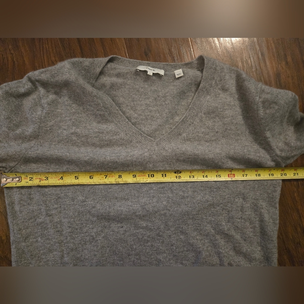 Vince. Small Gray V Neck Cashmere Weekend Sweater - Picture 7 of 8